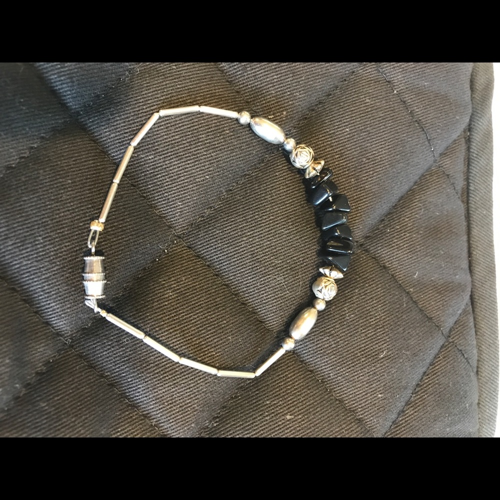 Silver and black beaded bracelet - Picture 4 of 7